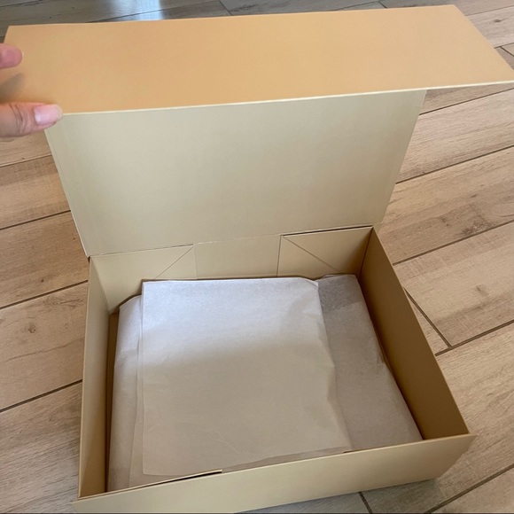 Michael Kors Box, medium Gift Box, Gift Wrapping Box, Michael Kors stora… - Picture 8 of 9